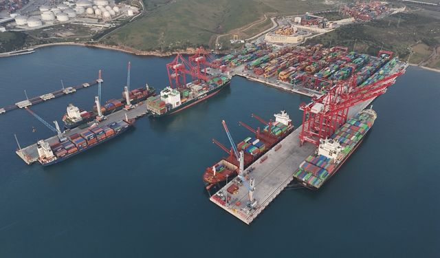 2025 yılında elleçlenen yük miktarı 553 milyon 268 bin 303 ton