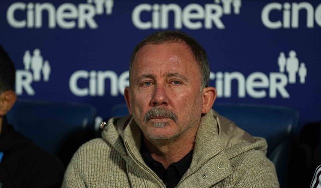 Beşiktaş’ın yenilmezlik serisi 10 maça çıktı! Beşiktaş taraftarı yönetimi istifaya davet etti