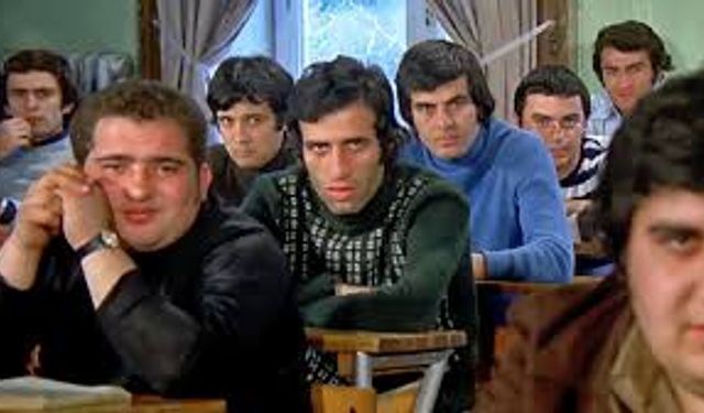 Hababam Sınıfı” filminin jeneriğinde hangi oyuncunun adı diğerlerinden önce yazar?