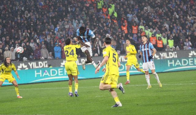 Trabzonspor, sahasında Fenerbahçe'ye 3-2 mağlup oldu