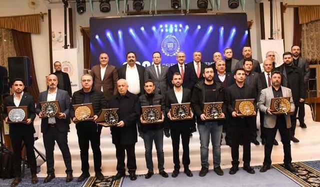 Malatya’da kuru kayısı ihracat şampiyonlarına plaket 5