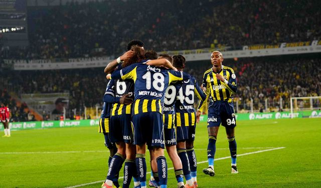 Fenerbahçe'den Kadıköy’de 3 gollü galibiyet, seride 21 maç