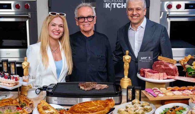 Karaca Üç Yıldır Yıldızlarla Aynı Sofrada