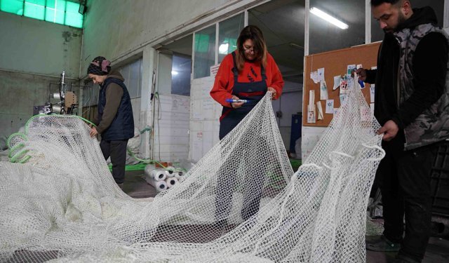 Karadeniz somonunun koruyucu ağlarına Tokat’tan kadın eli