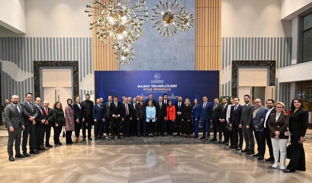 Bakan Uraloğlu’ndan Hürmüz Raporu: "14 Türk Gemisi Bekleyişte, Diplomasi Trafiği Sürüyor"