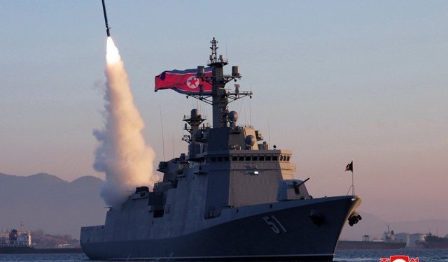 Kuzey Kore, Choe Hyon savaş gemisinden yeni füze denemeleri gerçekleştirdi