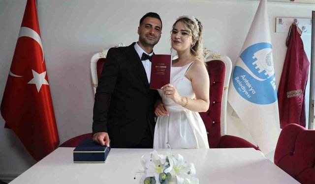 27 Bin Depremzede Çift Evlilik Kredisiyle Yeni Bir Başlangıç Yaptı