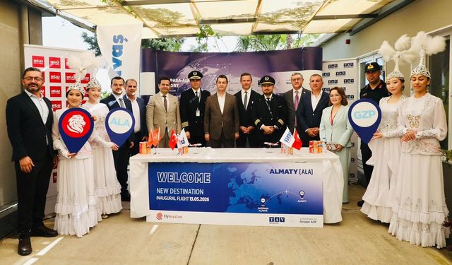 Kazakistan'dan Alanya Havalimanına ilk uçak seferi ve "su takı" seremonisi!