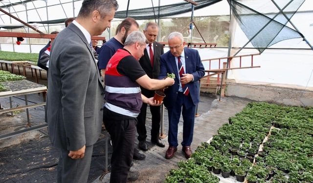 Hilmi Güler: "Ürettiğimiz fidelerle halkımızın ekonomisine katkıda bulunuyoruz"
