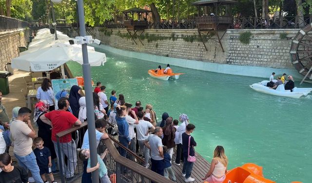 Tatilin son gününde sıcak havayı fırsat bilen Konyalılar, Meram Bağları'na akın etti