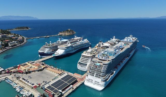 Kuşadası’na 4 kruvaziyer ile 9 bin turist geldi