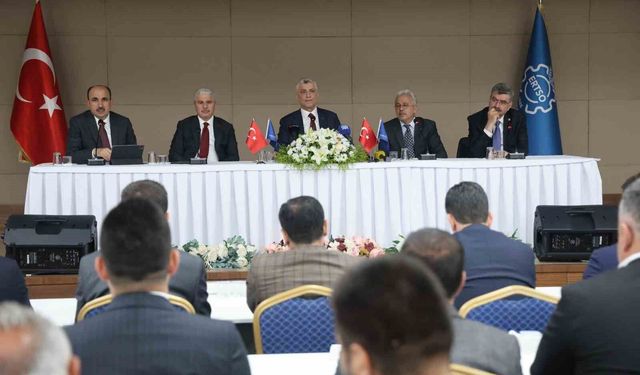 Bakan Bolat: 'Türkiye 273 buçuk milyar dolar yıllık ihracat yapan bir ülke konumuna geldi'