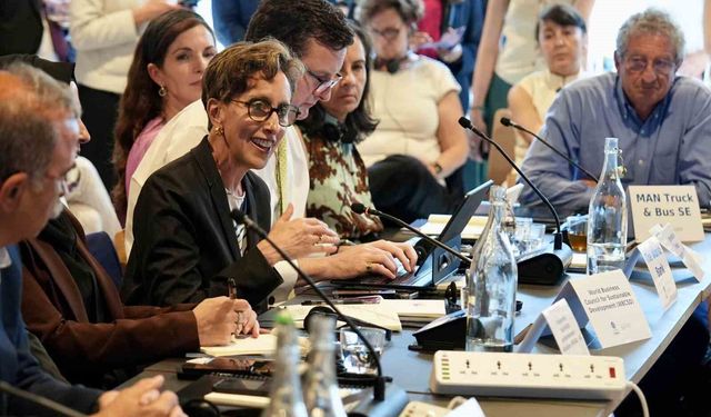 Bakan Kurum, İngiltere'de COP31 İş Dünyası Forumu'nda konuştu