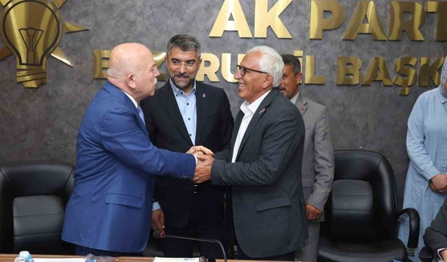 CHP'li meclis üyesi istifa ederek AK Parti'ye geçti