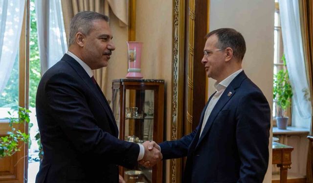 Dışişleri Bakanı Fidan, Putin'in Danışmanı Medinskiy ile bir araya geldi