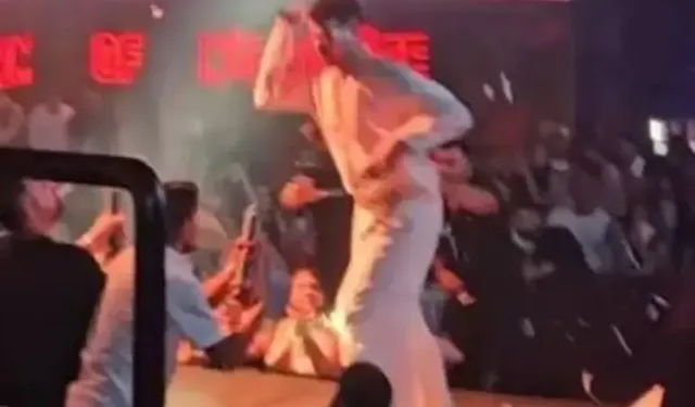Kerimcan Durmaz sahnede mikrofonla seyirciyi darp etti!