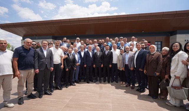 AK Parti Kayseri Teşkilatı, görevdeki 500. gününü istişare toplantısıyla taçlandırdı