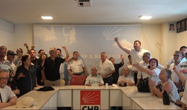 Bilecik'te CHP binasında gergin anlar