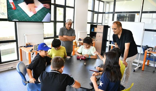 Geleceğin bilim insanları Yeşilyurt bilim merkezi'nde yetişiyor