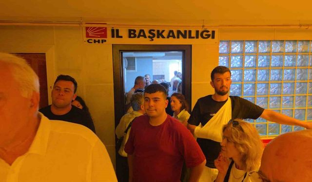 Görevden alınan CHP Samsun yönetimi il binasını boşalttı