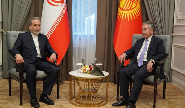İran Dışişleri Bakanı Arakçi, Kırgızistan Dışişleri Bakanı Kulubayev ile bir araya geldi