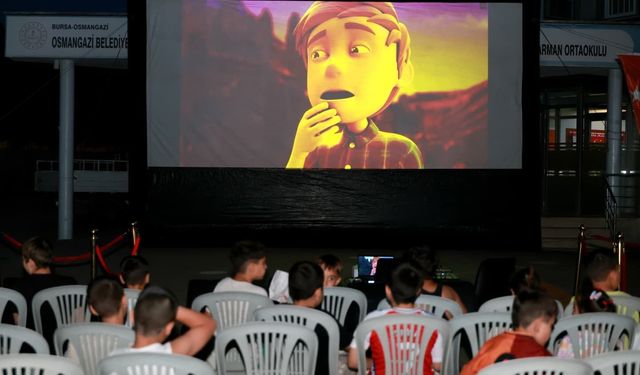 Osmangazi Belediyesi çocuklara yazlık sinema keyfi yaşatıyor