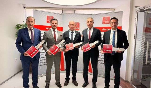 Tavas Belediyesine 22 tonluk yeni ekskavatör kazandırıldı