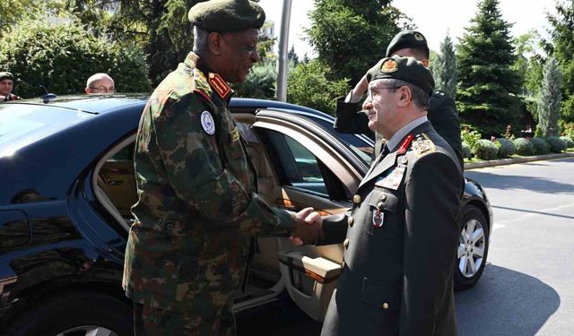 Genelkurmay Başkanı Bayraktaroğlu, Sudanlı mevkidaşı Elatta ile görüştü