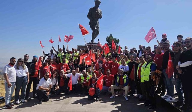 Motosiklet tutkunları Afyonkarahisar'da 'Zafer Sürüşü' düzenledi