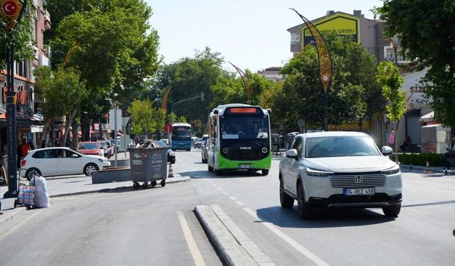 Niğde Belediye Başkanı Emrah Özdemir'e 'çevreci başkan' plaketi