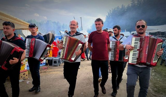 1700 Rakımlı Satave Yaylası’nda Türk-Gürcü kültürü buluştu: Artvin’in kardeşlik sofrası kuruldu