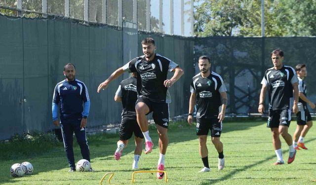 Florian Aye: 'Takım ruhuyla hareket edip gol arayışında olan Florian göreceksiniz'