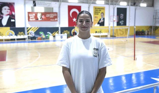 Mersin'de voleybol kursunda keşfedildi, milli takıma kadar yükseldi