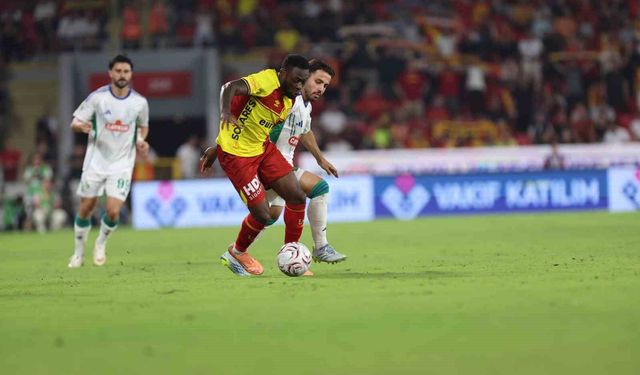 Trendyol Süper Lig: Göztepe: 1 - Çaykur Rizespor: 0 (İlk yarı)