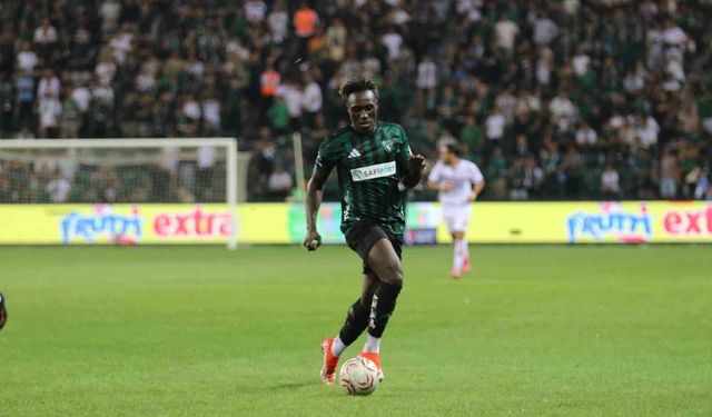 Trendyol Süper Lig: Kocaelispor: 1 - Samsunspor: 0 (İlk yarı)