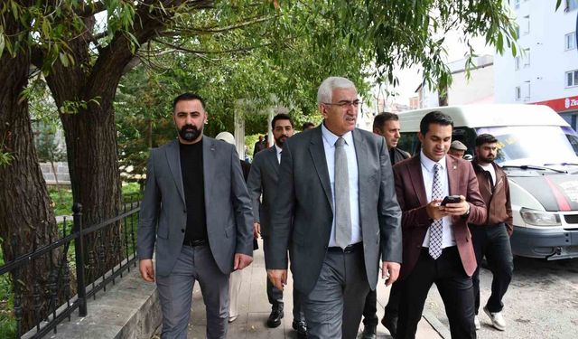 Türkiye Yüzyılı Buluşmaları için Kars'a gelen AK Parti Erzurum Milletvekili Öz, Sarıkamış'ta esnaf ve teşkilatla buluştu