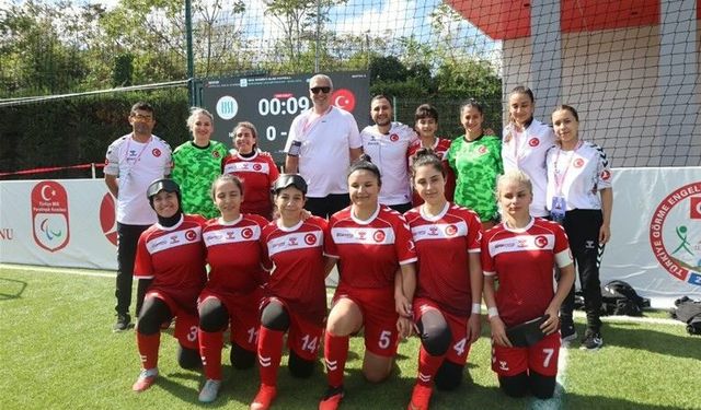 Bakan Bak'tan, Türkiye B1 Kadınlar Görme Engelliler Futbol Milli Takımı'na tebrik