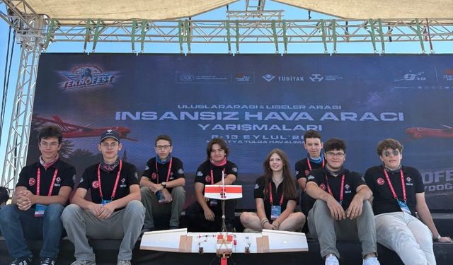 Gençlik merkezinde eğitim alan gençler TEKNOFEST'te Türkiye şampiyonu oldu