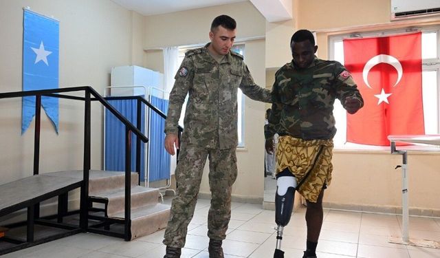MSB, Somali'deki Recep Tayyip Erdoğan Eğitim ve Araştırma Hastanesine protez bacak yardımı yapıldığını duyurdu