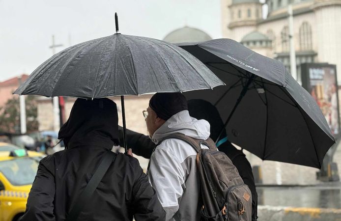 İstanbul'da soğuk hava ve yağmur etkili oluyor