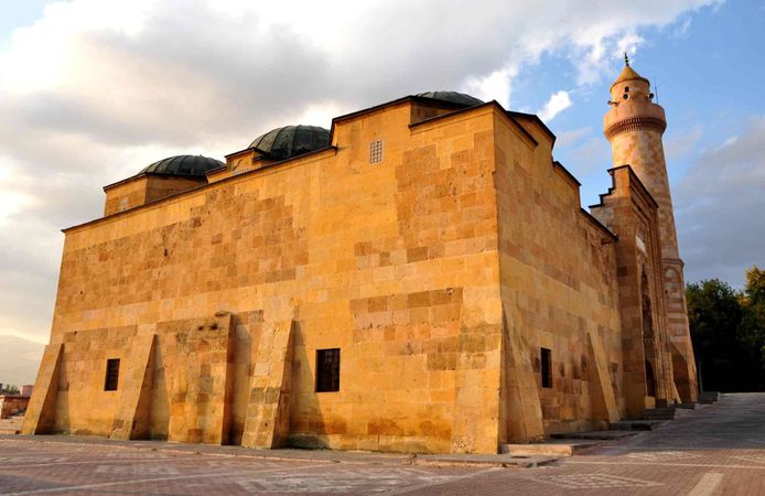 800 yıllık Selçuklu camisi ziyaretçilerini bekliyor