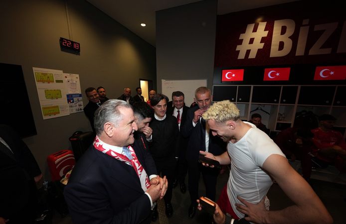 Erdoğan, A Milli Futbol Takımı'nı tebrik etti