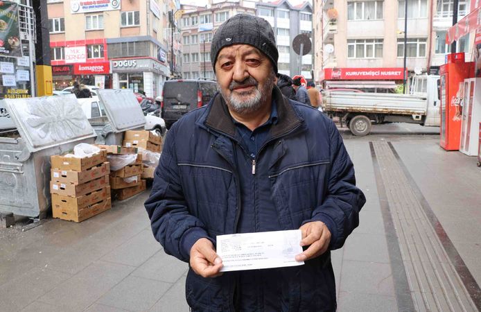 Hesabına gelen parayı iade etmişti, umre vaadiyle dolandırıldı