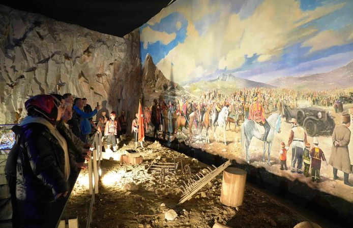 Türkiye'de ilk: Uçan sinema vatandaşların ayağını yerden kesti