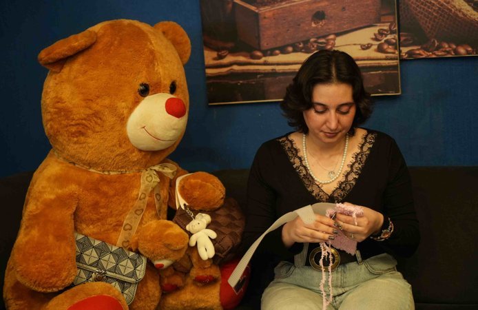 Üniversite öğrencisi genç kızın el emeği çantaları gelir kapısı oldu