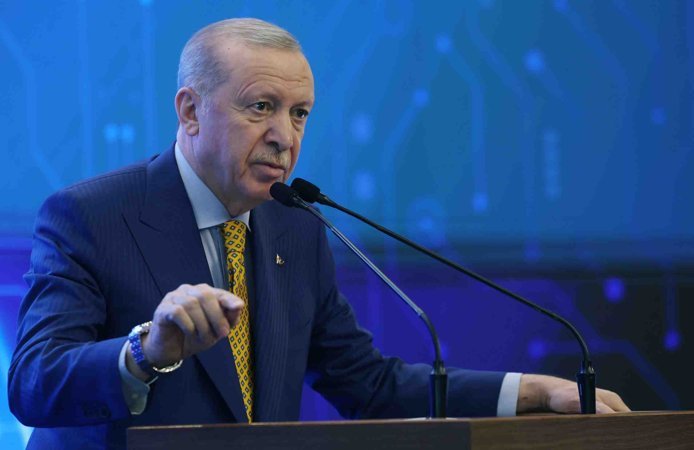 Erdoğan: “Aile, toplumun omurgasıdır; korunması milli güvenlik meselesidir”