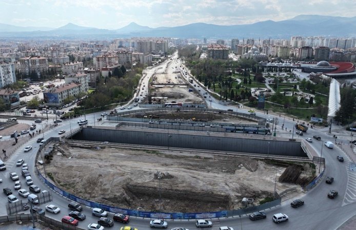 Başkan Altay: "Otogar kavşağında kara yolunu ve raylı sistemi üste alacak bir köprülü kavşak çalışması yürütüyoruz"