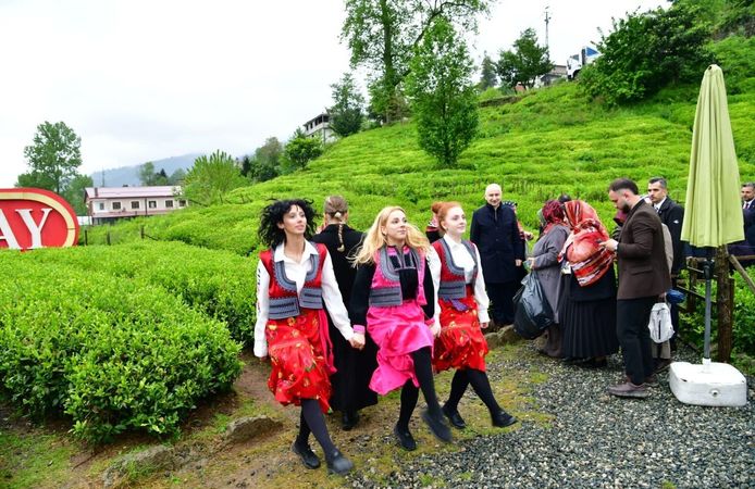 Trabzon'da yaş çay sezonu dualarla açıldı