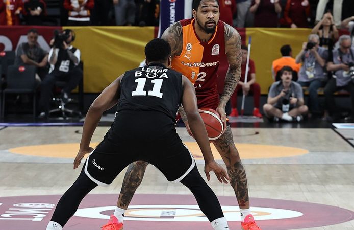 Beşiktaş ile Galatasaray yarı final için parkeye çıkacak