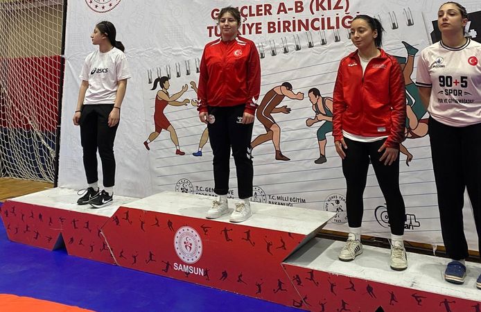 Sivas'ın "Altın Kızı" Türkiye şampiyonu oldu